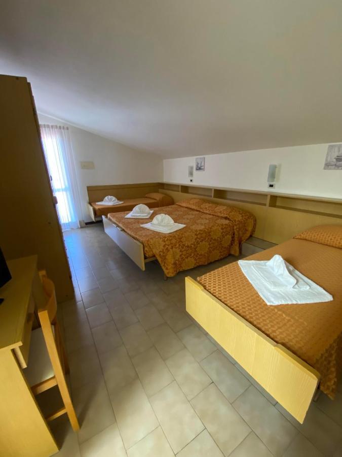 Hotel Granada Cattolica Eksteriør billede