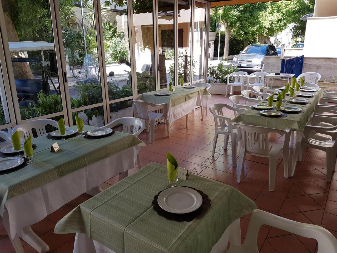Hotel Granada Cattolica Eksteriør billede