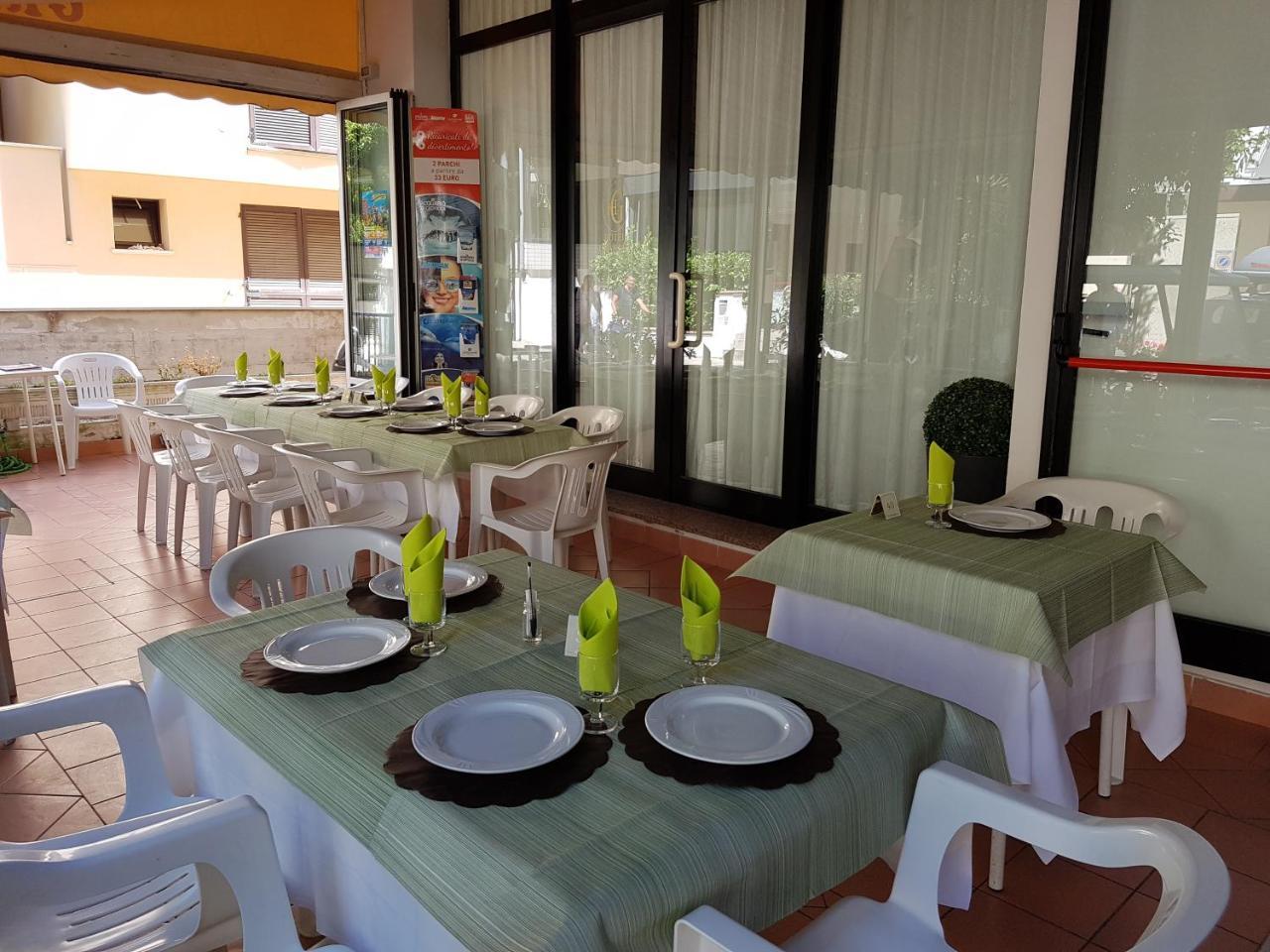 Hotel Granada Cattolica Eksteriør billede