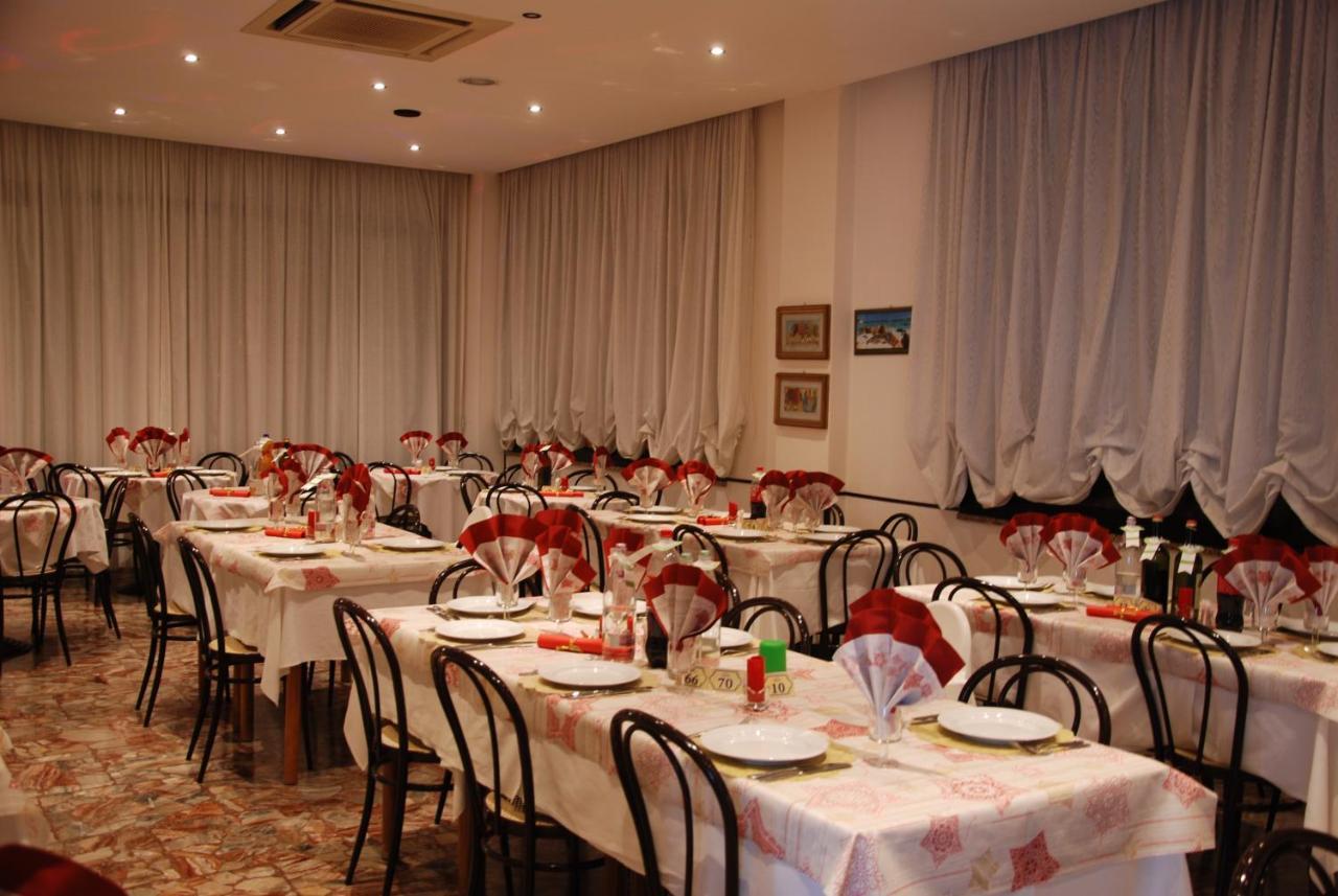 Hotel Granada Cattolica Eksteriør billede